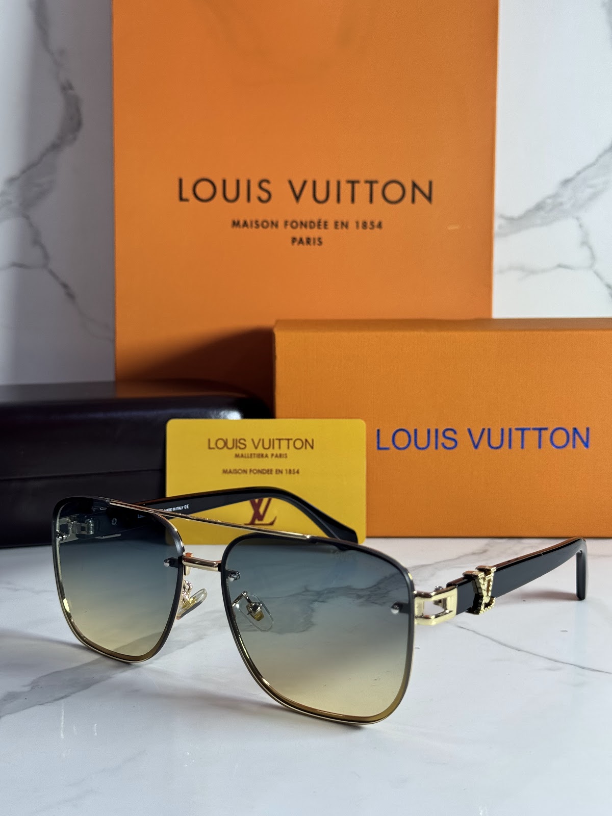 Lentes LOUIS VUITTON — Ref. LF-L225-0023 con el packaging mostrado en la fotografía