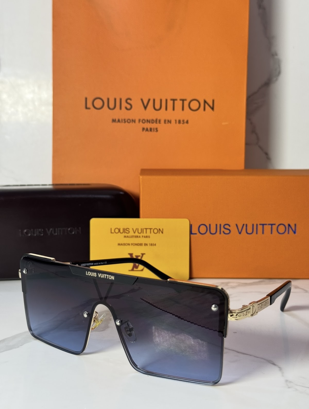 Lentes LOUIS VUITTON — Ref. LF-L225-0027 con el packaging mostrado en la fotografía