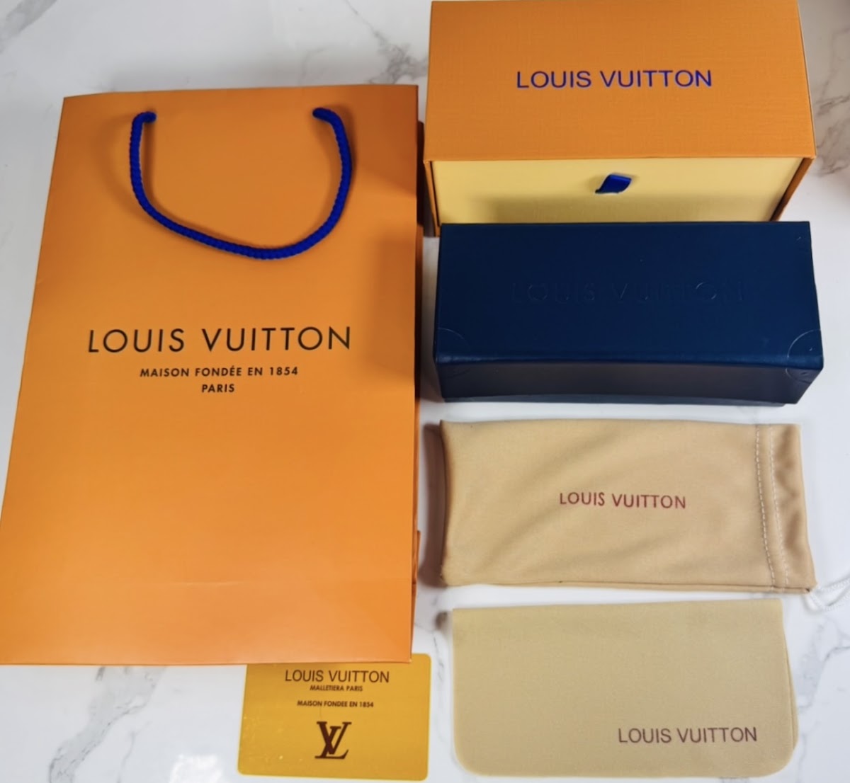 Lentes LOUIS VUITTON — Ref. LF-L225-0031 con el packaging mostrado en la fotografía