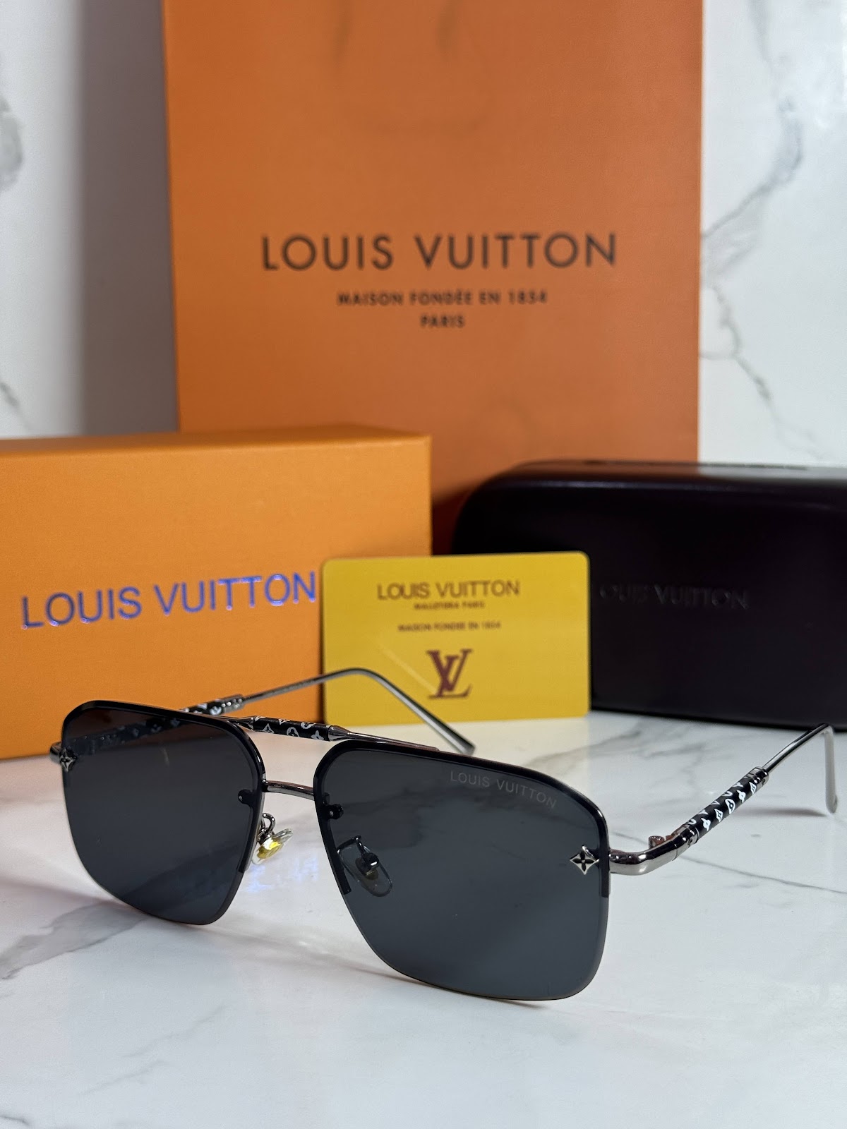 Lentes LOUIS VUITTON — Ref. LF-L225-0037 con el packaging mostrado en la fotografía
