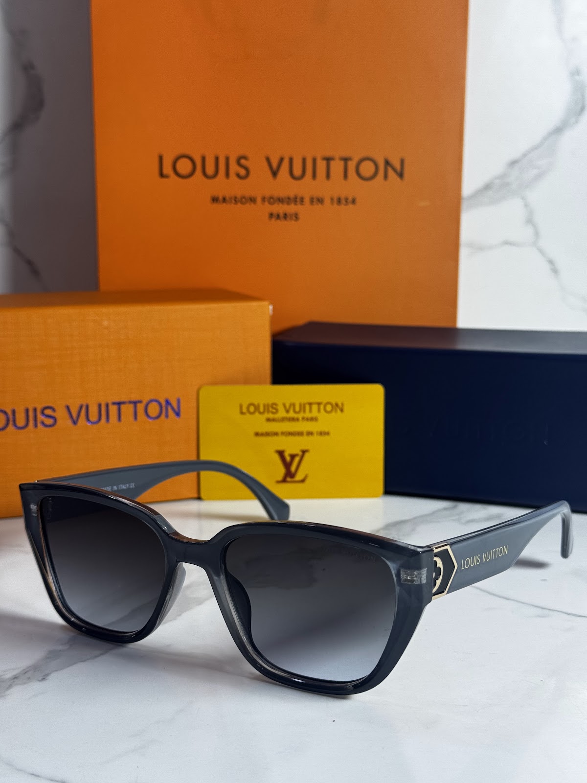 Lentes LOUIS VUITTON — Ref. LF-L225-0040 con el packaging mostrado en la fotografía