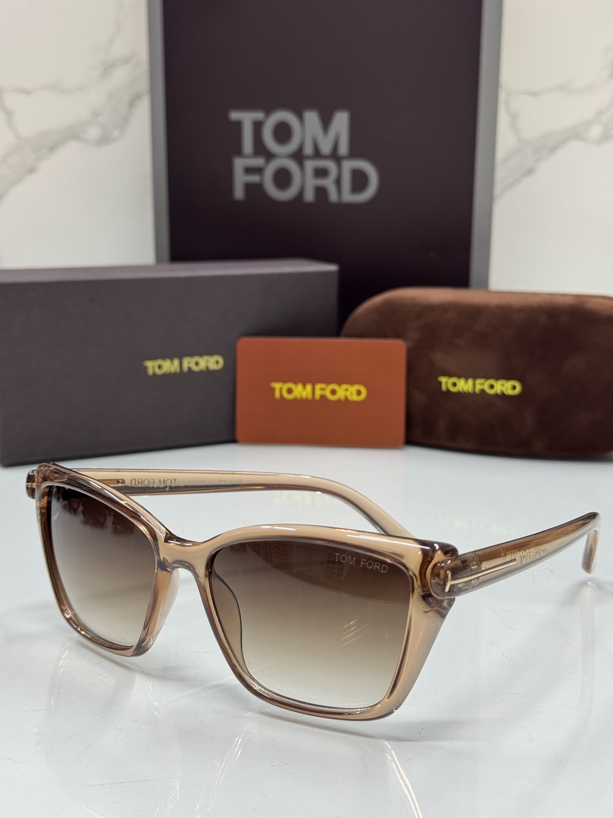 Lentes nuevos lanzamientos — Ref. LF-L52-0220 con el packaging mostrado en la fotografía