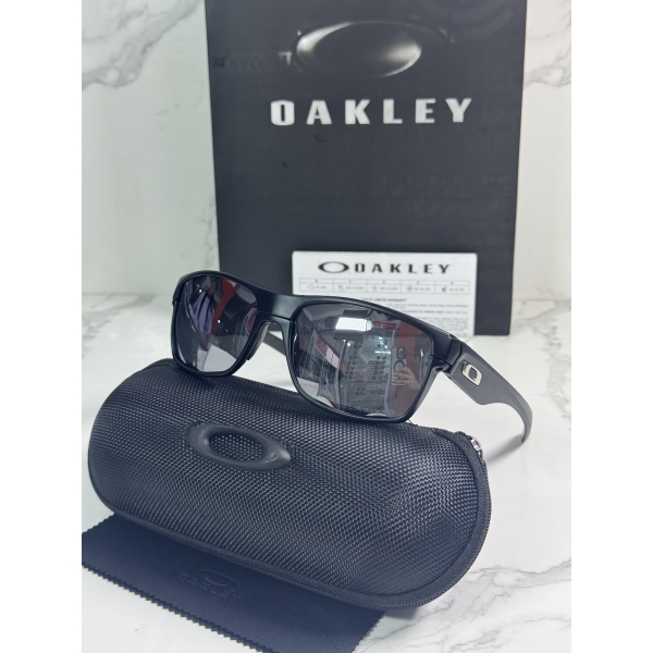 Lentes OAKLEY — Ref. LF-L235-0001 con el packaging mostrado en la fotografía