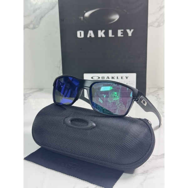 Lentes OAKLEY — Ref. LF-L235-0004 con el packaging mostrado en la fotografía
