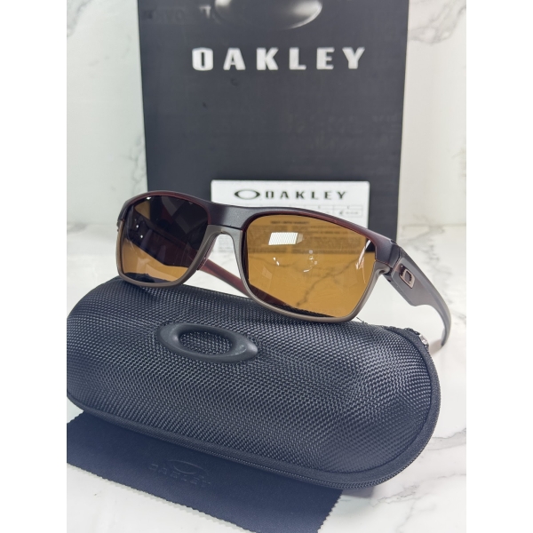Lentes OAKLEY — Ref. LF-L235-0006 con el packaging mostrado en la fotografía