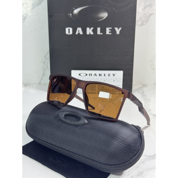 Lentes OAKLEY — Ref. LF-L235-0010 con el packaging mostrado en la fotografía