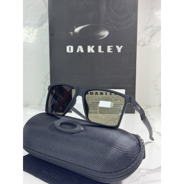 Lentes OAKLEY — Ref. LF-L235-0012 con el packaging mostrado en la fotografía