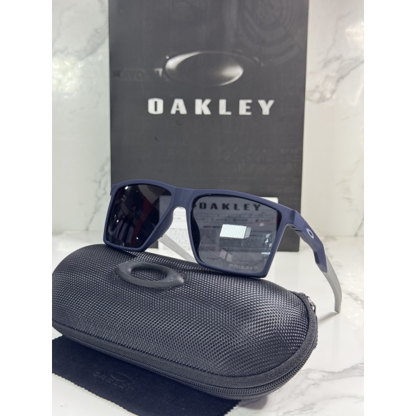 Lentes OAKLEY — Ref. LF-L235-0013 con el packaging mostrado en la fotografía