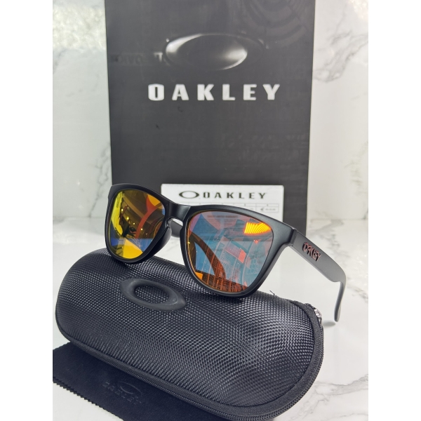 Lentes OAKLEY — Ref. LF-L235-0021 con el packaging mostrado en la fotografía