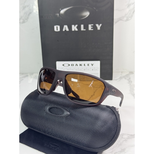 Lentes OAKLEY — Ref. LF-L235-0028 con el packaging mostrado en la fotografía