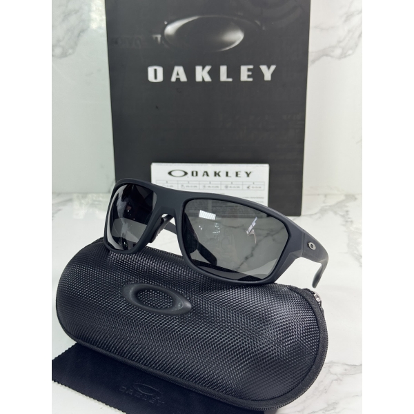 Lentes OAKLEY — Ref. LF-L235-0029 con el packaging mostrado en la fotografía