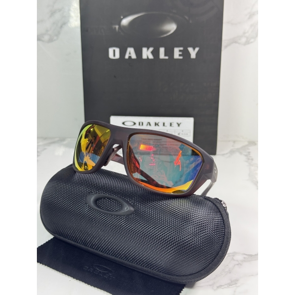 Lentes OAKLEY — Ref. LF-L235-0030 con el packaging mostrado en la fotografía