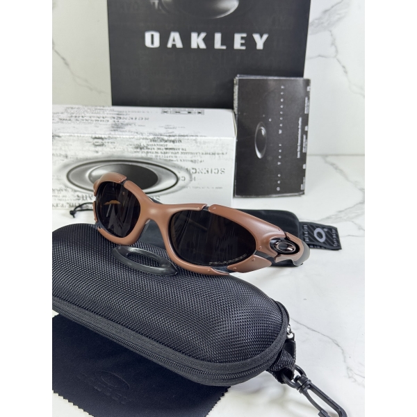 Lentes OAKLEY — Ref. LF-L235-0038 con el packaging mostrado en la fotografía