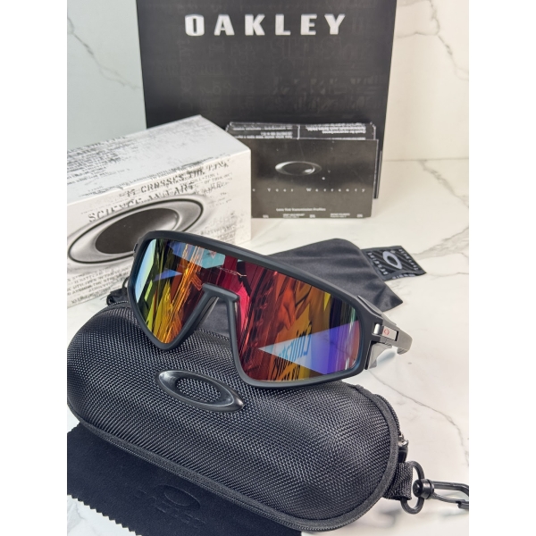 Lentes OAKLEY — Ref. LF-L235-0046 con el packaging mostrado en la fotografía