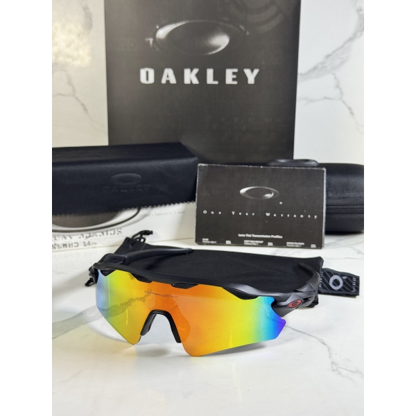 Lentes OAKLEY — Ref. LF-L235-0053 con el packaging mostrado en la fotografía