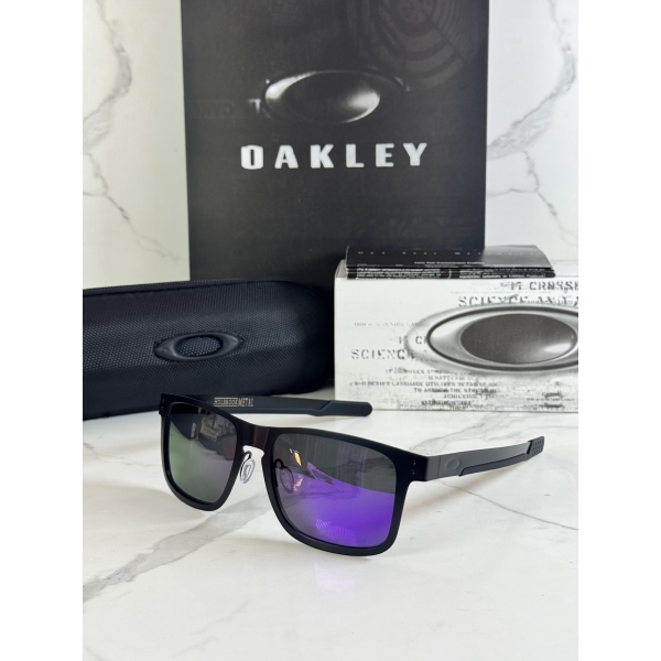 Lentes OAKLEY — Ref. LF-L235-0058 con el packaging mostrado en la fotografía