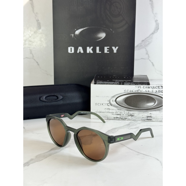 Lentes OAKLEY — Ref. LF-L235-0060 con el packaging mostrado en la fotografía