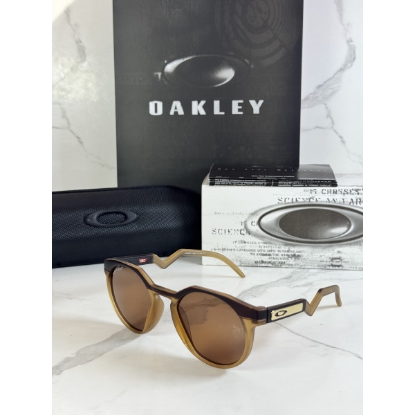 Lentes OAKLEY — Ref. LF-L235-0064 con el packaging mostrado en la fotografía