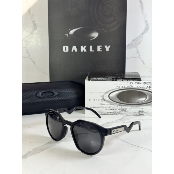 Lentes OAKLEY — Ref. LF-L235-0065 con el packaging mostrado en la fotografía
