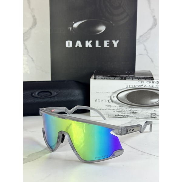 Lentes OAKLEY — Ref. LF-L235-0074 con el packaging mostrado en la fotografía