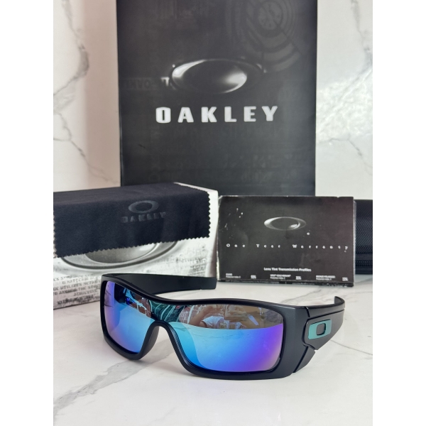 Lentes OAKLEY — Ref. LF-L235-0082 con el packaging mostrado en la fotografía