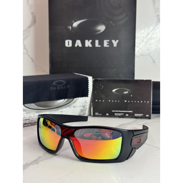 Lentes OAKLEY — Ref. LF-L235-0083 con el packaging mostrado en la fotografía