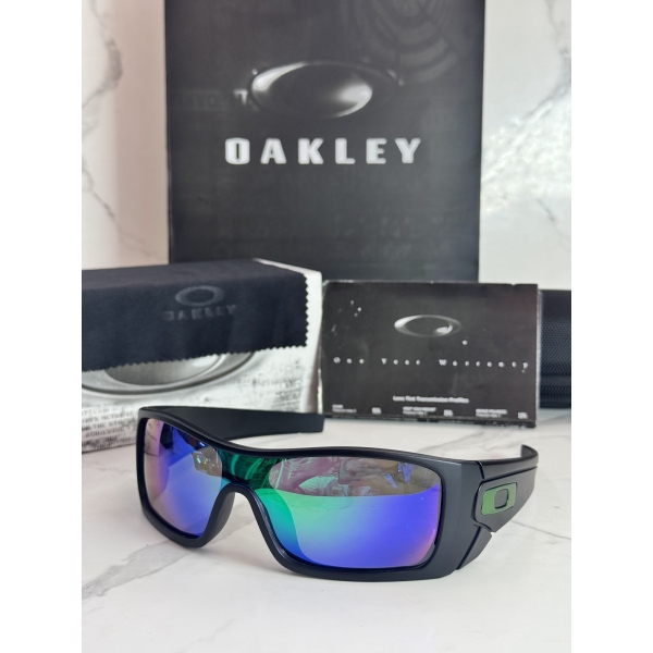 Lentes OAKLEY — Ref. LF-L235-0086 con el packaging mostrado en la fotografía