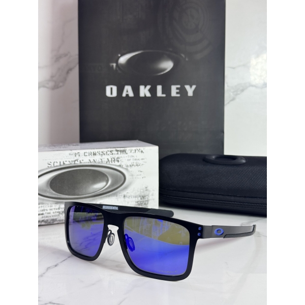 Lentes OAKLEY — Ref. LF-L235-0087 con el packaging mostrado en la fotografía