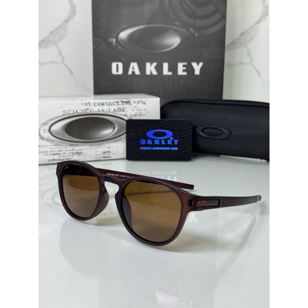 Lentes OAKLEY — Ref. LF-L235-0105 con el packaging mostrado en la fotografía