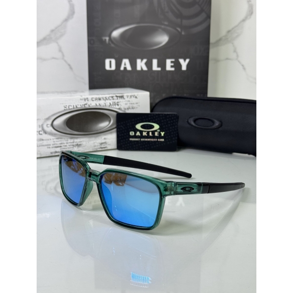 Lentes OAKLEY — Ref. LF-L235-0106 con el packaging mostrado en la fotografía