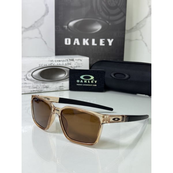 Lentes OAKLEY — Ref. LF-L235-0109 con el packaging mostrado en la fotografía