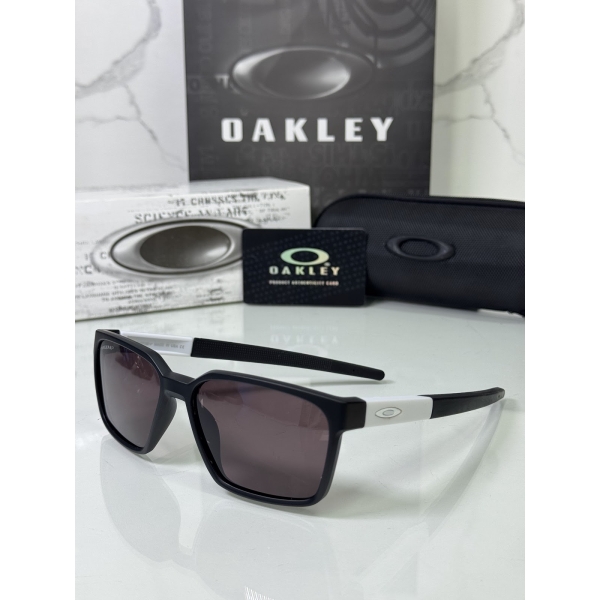Lentes OAKLEY — Ref. LF-L235-0111 con el packaging mostrado en la fotografía