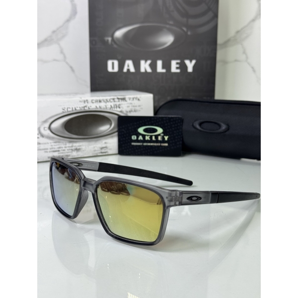 Lentes OAKLEY — Ref. LF-L235-0113 con el packaging mostrado en la fotografía