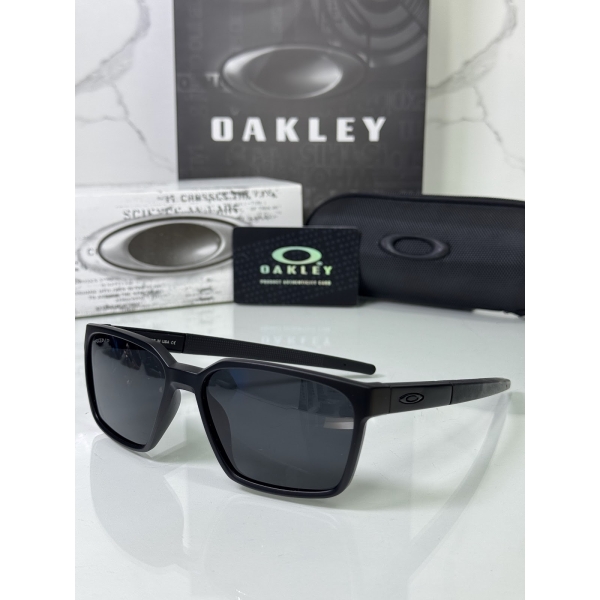 Lentes OAKLEY — Ref. LF-L235-0114 con el packaging mostrado en la fotografía