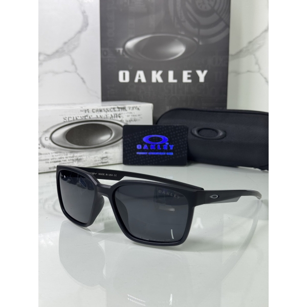 Lentes OAKLEY — Ref. LF-L235-0116 con el packaging mostrado en la fotografía