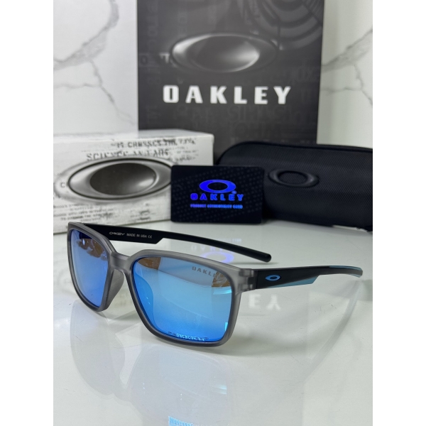 Lentes OAKLEY — Ref. LF-L235-0117 con el packaging mostrado en la fotografía