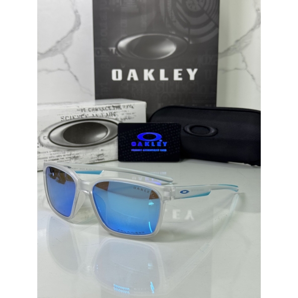 Lentes OAKLEY — Ref. LF-L235-0118 con el packaging mostrado en la fotografía