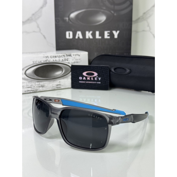 Lentes OAKLEY — Ref. LF-L235-0124 con el packaging mostrado en la fotografía