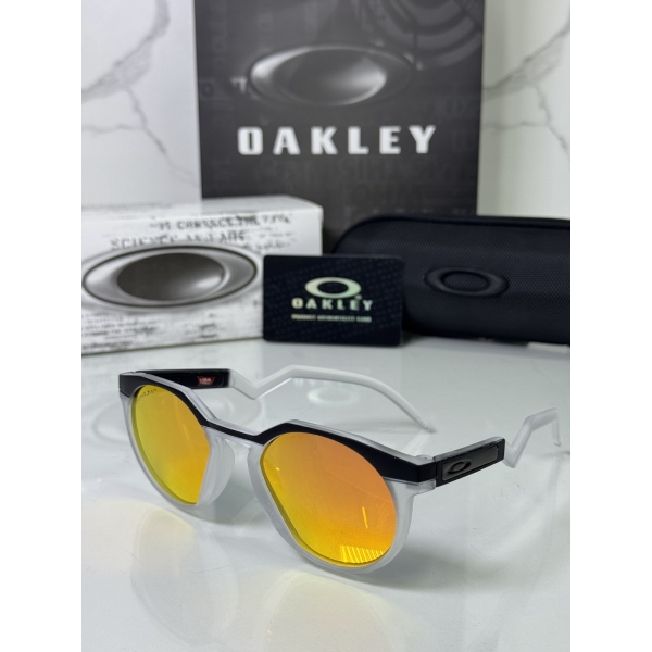 Lentes OAKLEY — Ref. LF-L235-0135 con el packaging mostrado en la fotografía