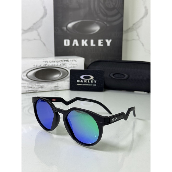 Lentes OAKLEY — Ref. LF-L235-0137 con el packaging mostrado en la fotografía