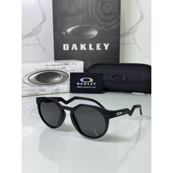 Lentes OAKLEY — Ref. LF-L235-0139 con el packaging mostrado en la fotografía