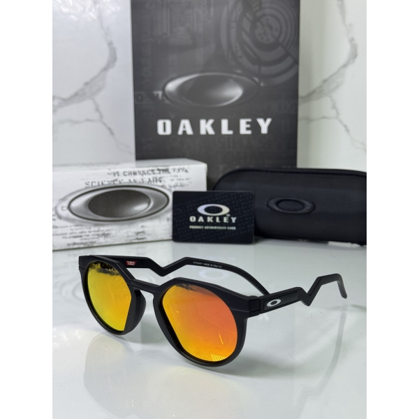 Lentes OAKLEY — Ref. LF-L235-0140 con el packaging mostrado en la fotografía