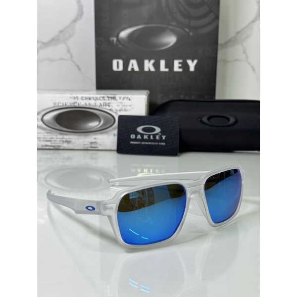 Lentes OAKLEY — Ref. LF-L235-0142 con el packaging mostrado en la fotografía