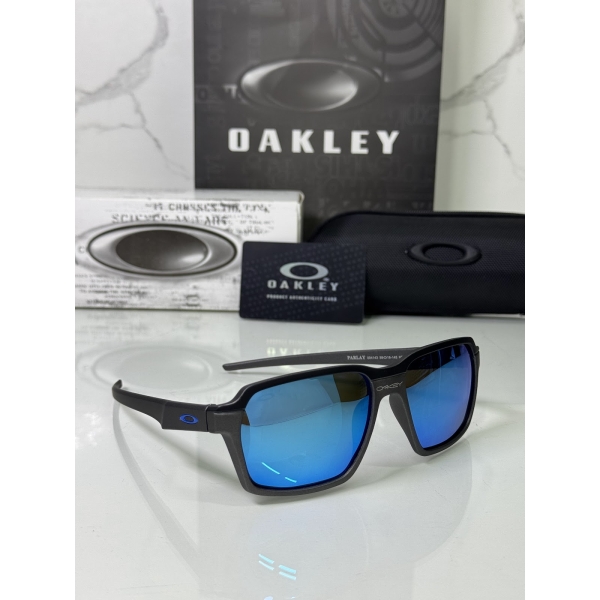 Lentes OAKLEY — Ref. LF-L235-0143 con el packaging mostrado en la fotografía