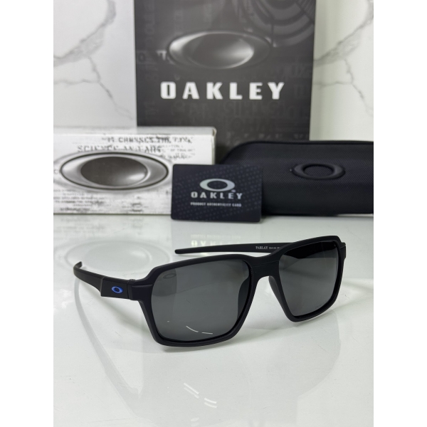 Lentes OAKLEY — Ref. LF-L235-0144 con el packaging mostrado en la fotografía