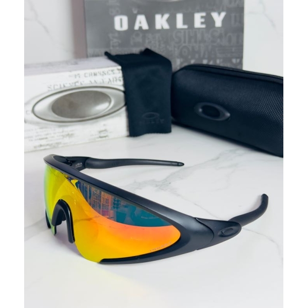 Lentes OAKLEY — Ref. LF-L235-0153 con el packaging mostrado en la fotografía