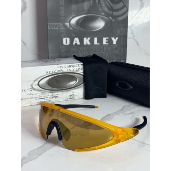 Lentes OAKLEY — Ref. LF-L235-0157 con el packaging mostrado en la fotografía