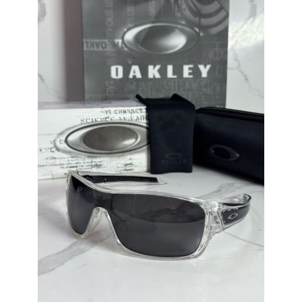 Lentes OAKLEY — Ref. LF-L235-0158 con el packaging mostrado en la fotografía