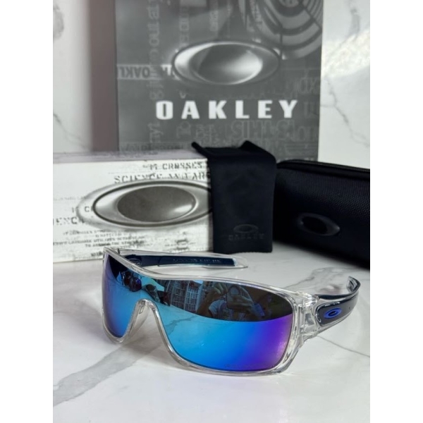 Lentes OAKLEY — Ref. LF-L235-0159 con el packaging mostrado en la fotografía