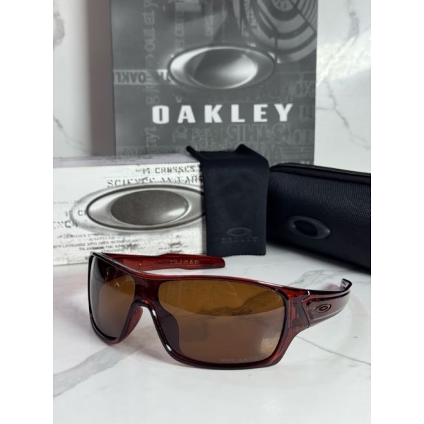 Lentes OAKLEY — Ref. LF-L235-0160 con el packaging mostrado en la fotografía